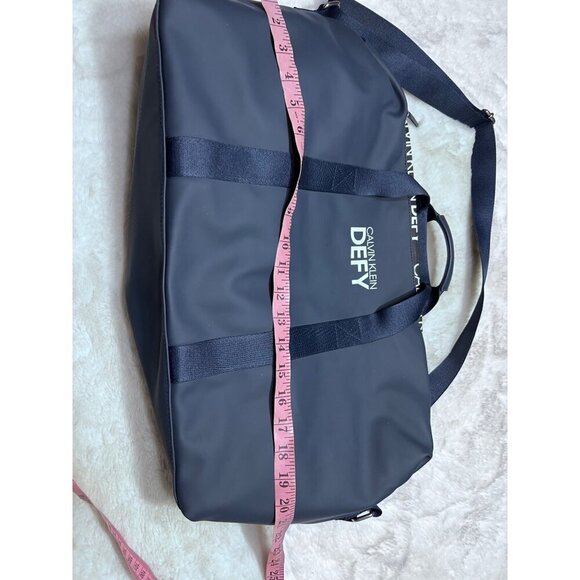 Calvin Klein Defy navy duffle gym shoulder bag - Picture 4 of 6